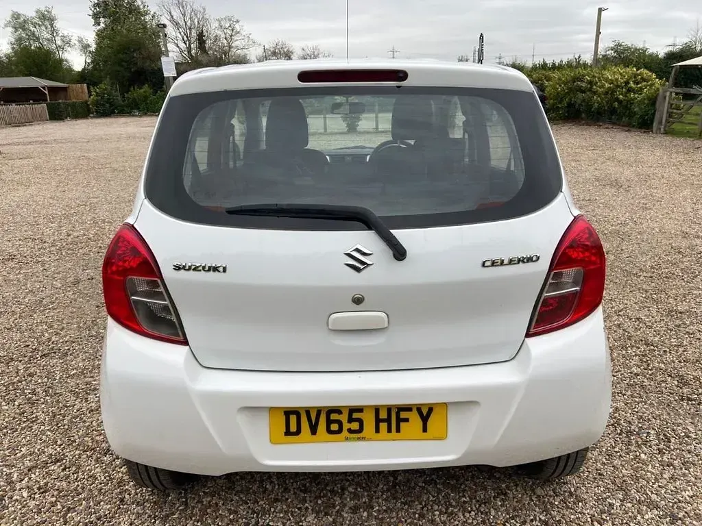 Used Suzuki Celerio 68 HP (50 kW) 2015 White Hatchback