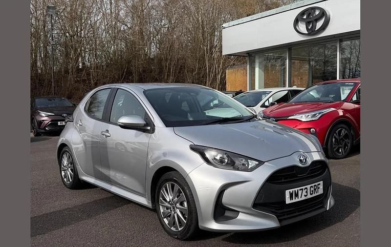 Used Toyota Yaris Hybrid 113 HP (83 kW) 2023 Silver Hatchback