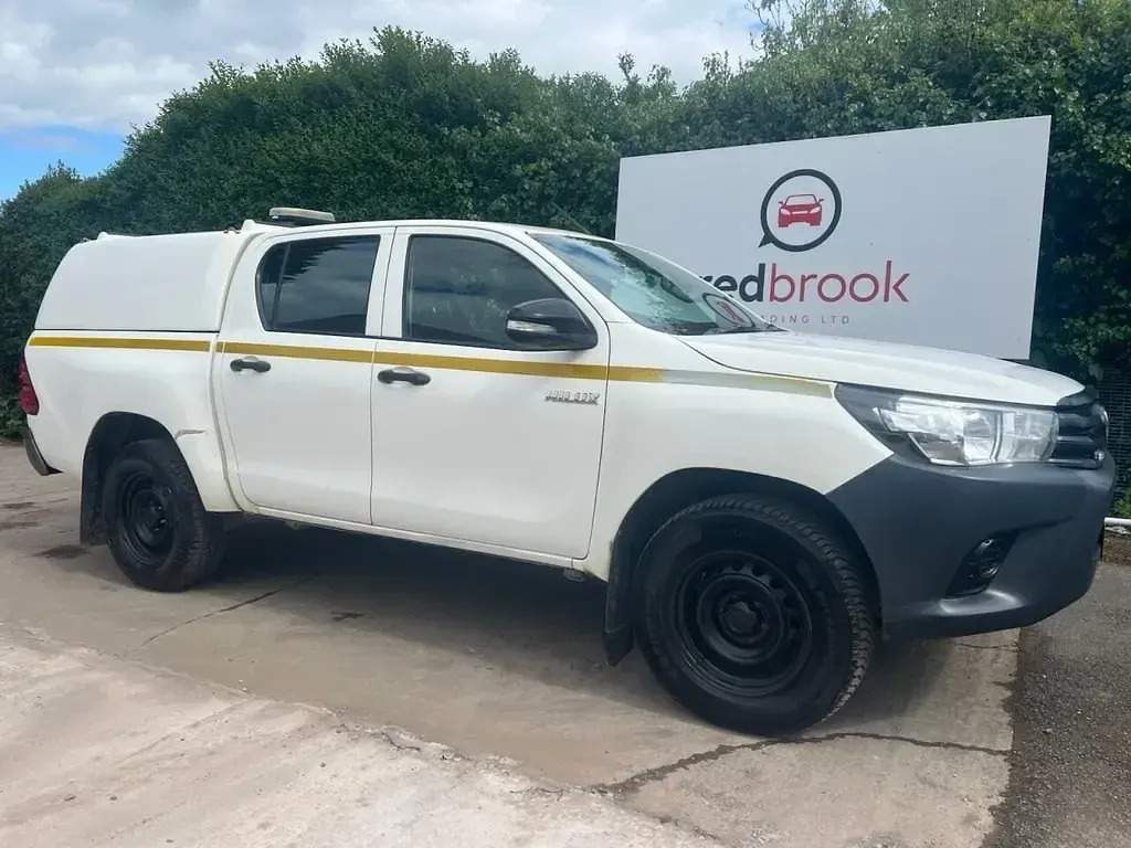 Begagnad Toyota HiLux Active 150 HK (110 kW) 2016 Vit Pickup