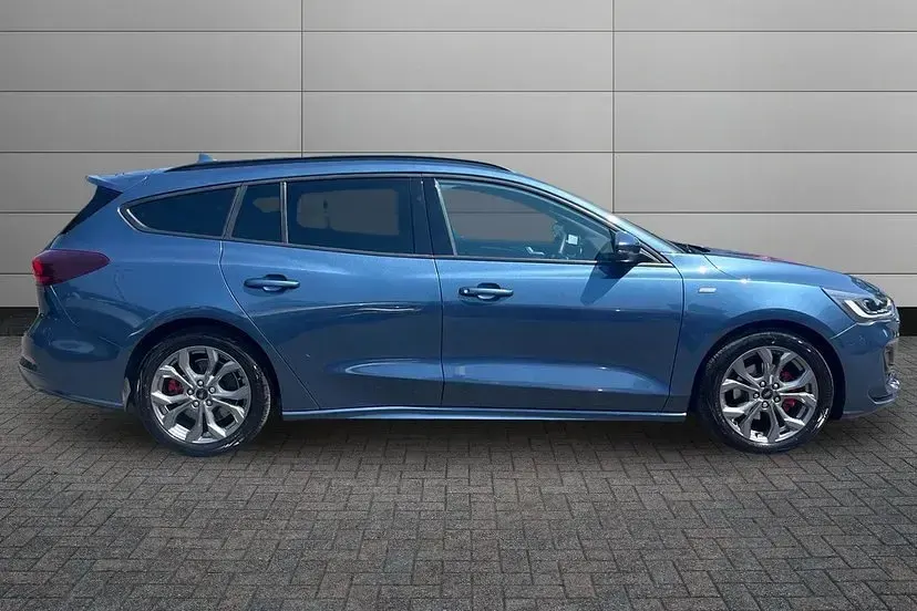 Used Ford Focus ST-Line 153 HP (112 kW) 2025 Blue Estate