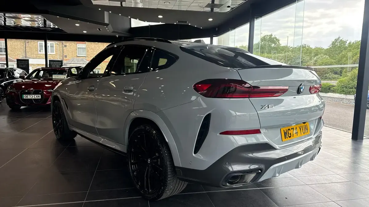 Usado BMW X6 M Sport 352 CV (258 kW) 2024 Gris SUV