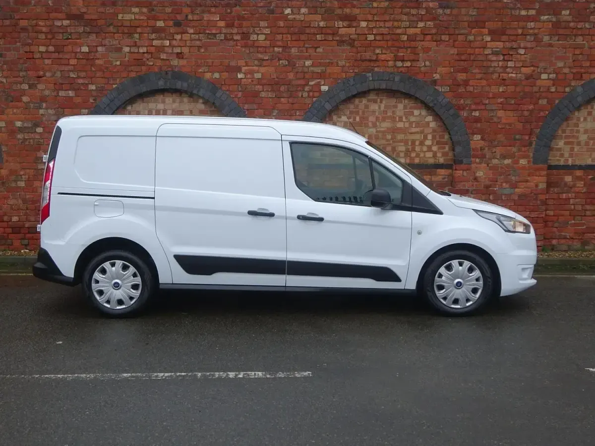 Used Ford Transit Connect Trend 100 HP (73 kW) 2021 White MPV