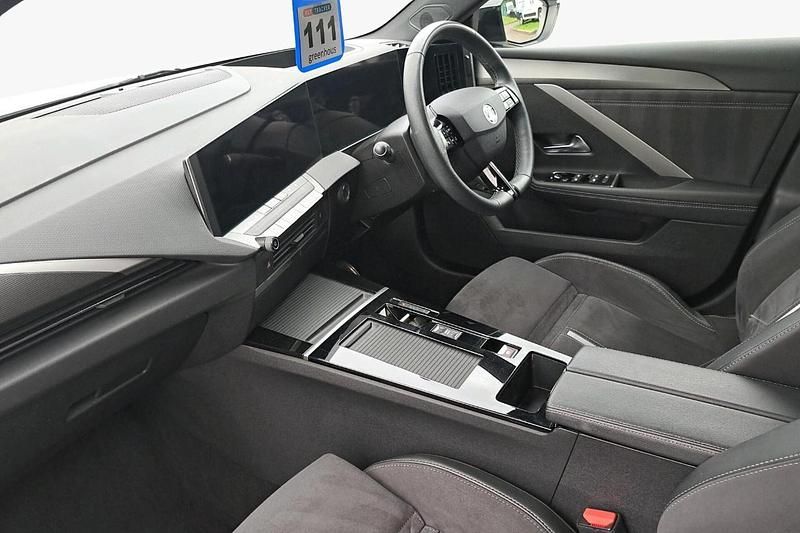 White Used 2023 Vauxhall Astra GSe Hatchback | £16,627 (Fair price) - Image 1/4