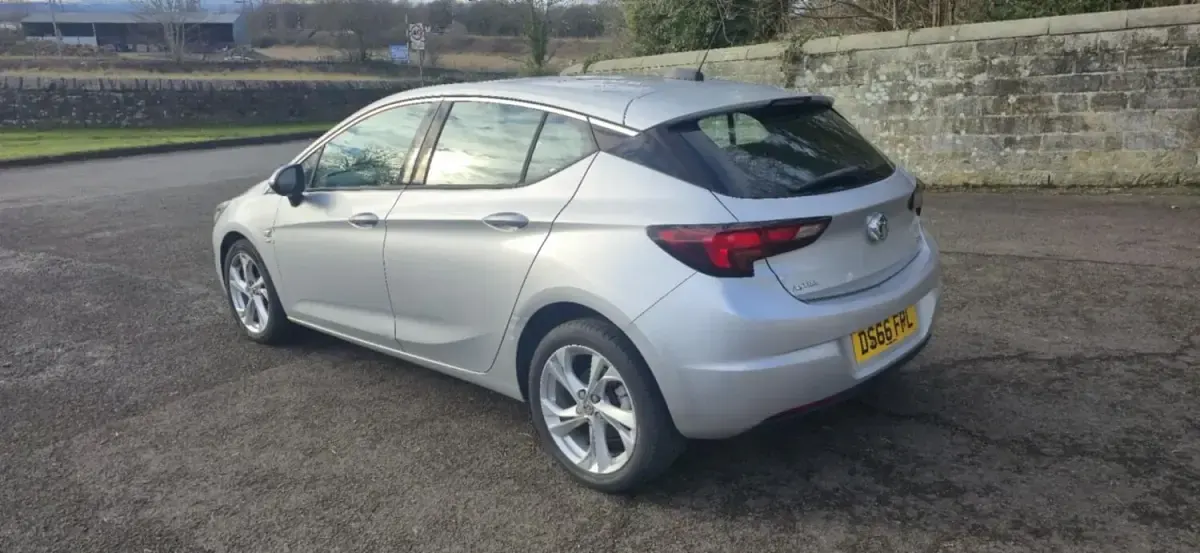 Used Vauxhall Astra SRi 136 HP (100 kW) 2016 Silver Hatchback