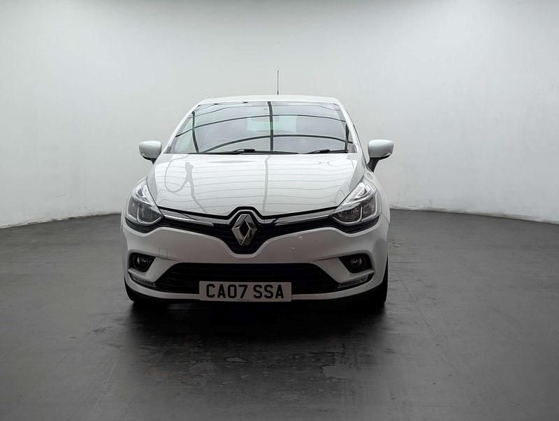 Used Renault Clio IV Iconic 75 HP (55 kW) 2018 White Hatchback