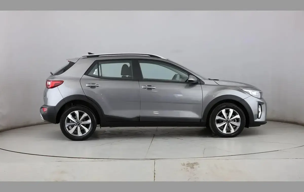 Usado Kia Stonic 100 CV (73 kW) 2025 Gris SUV