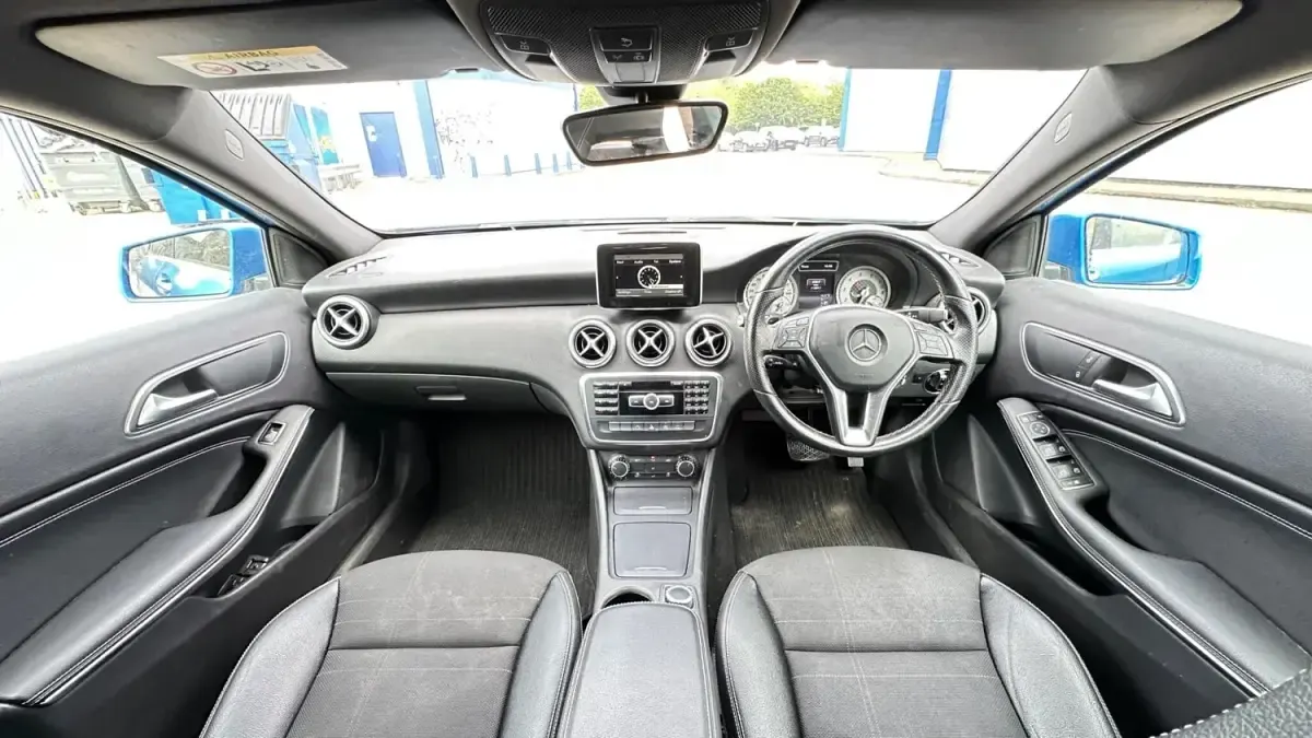 Begagnad Mercedes A180 122 HK (89 kW) 2015 Blå Halvkombi