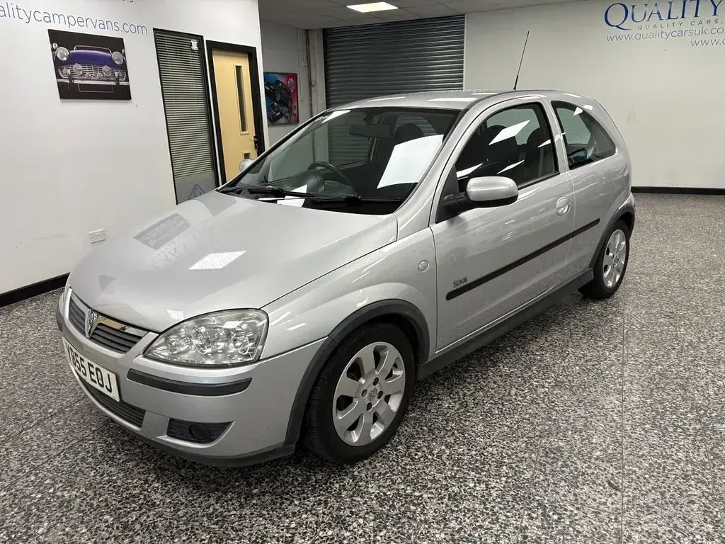 Used Vauxhall Corsa 80 HP (58 kW) 2005 Silver Hatchback