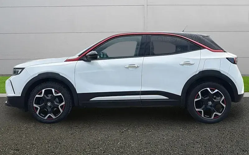 Used Vauxhall Mokka SRi 131 HP (96 kW) 2022 White SUV