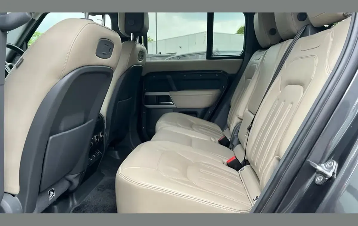 Used Land Rover Defender SE 300 HP (220 kW) 2021 Carpathian grey SUV
