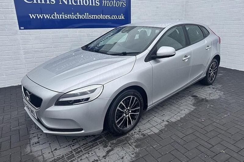 Silver Used 2018 Volvo V40 Momentum Hatchback | £11,995 (A bit pricey) - Image 1/1
