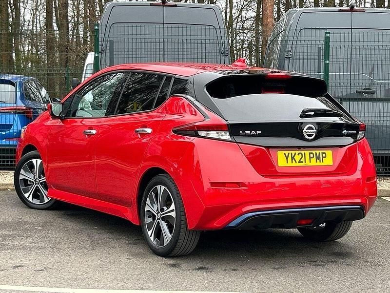 Used Nissan Leaf N-Connecta 110 kW (150 HP) 2021 Red Hatchback