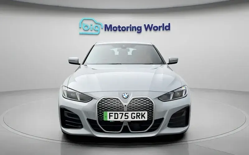 Usado BMW i4 M Sport 250 kW (340 CV) 2025 Gris Berlina