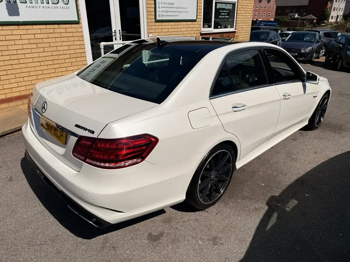 Used Mercedes E63 AMG AMG 550 HP (404 kW) 2013 Pearl white Sedan
