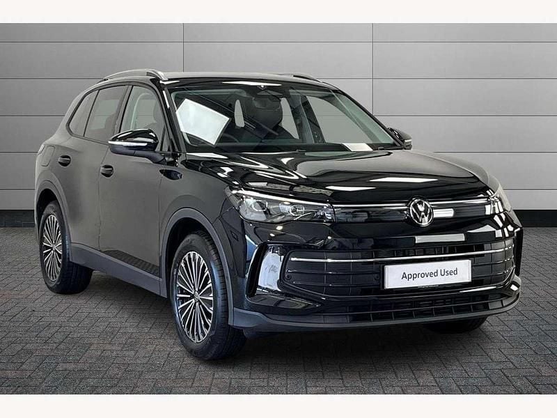 Black New 2025 VW Tiguan Match SUV | £30,990 (Good price) - Image 1/4