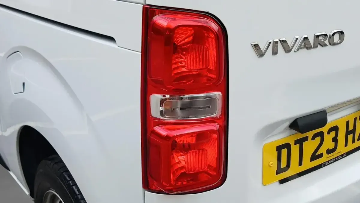 Używany Vauxhall Vivaro S 99 KM (72 kW) 2023 Biały Minivan