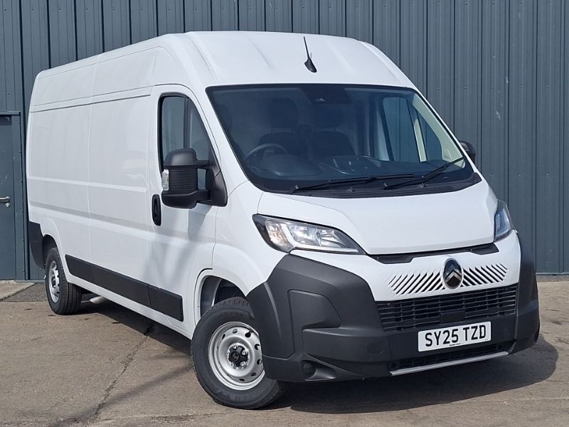 White New 2024 Citroën Relay Van | £24,998 (Fair price) - Image 1/4