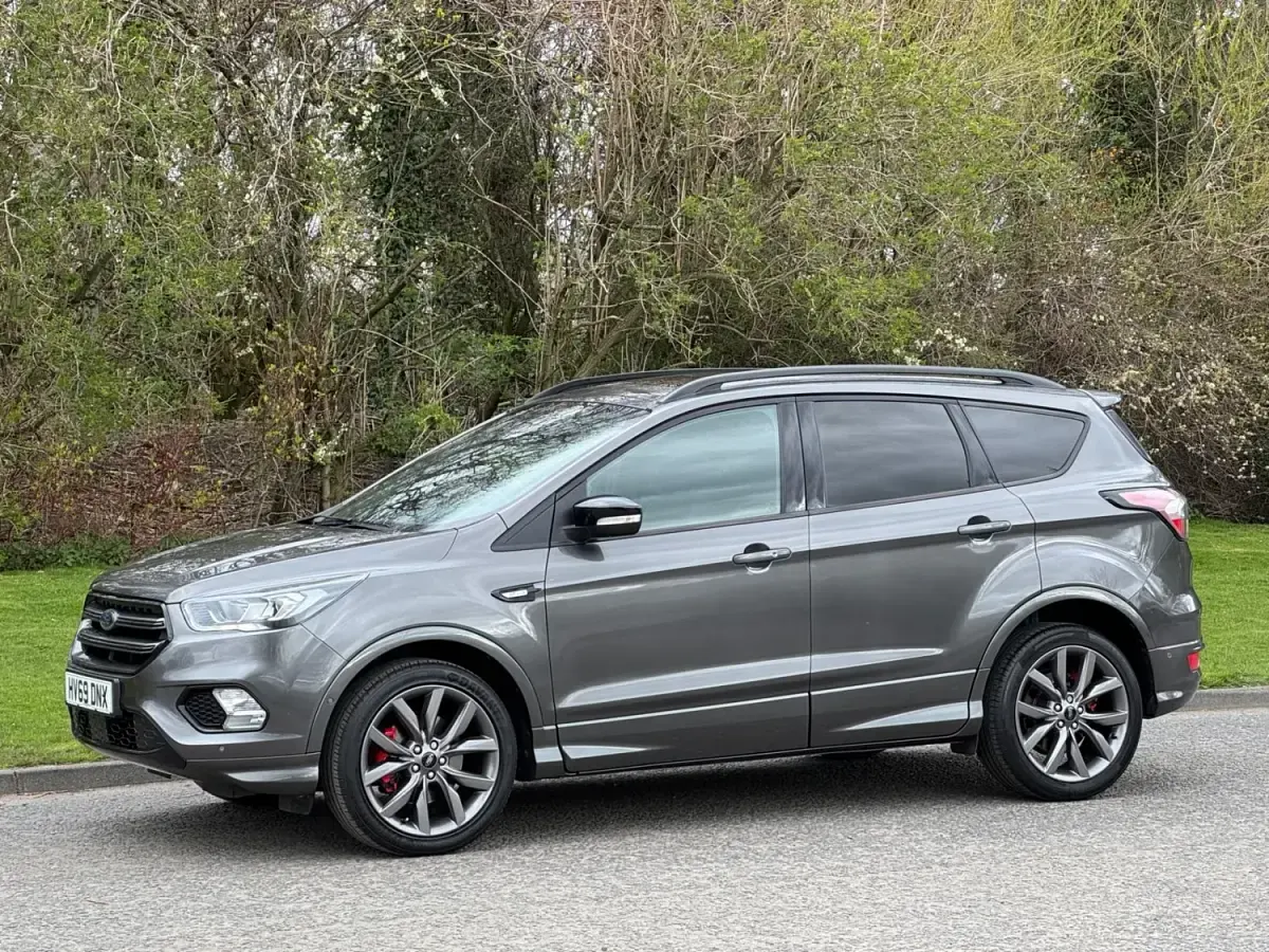 Usado Ford Kuga ST-Line 150 CV (110 kW) 2019 Gris SUV