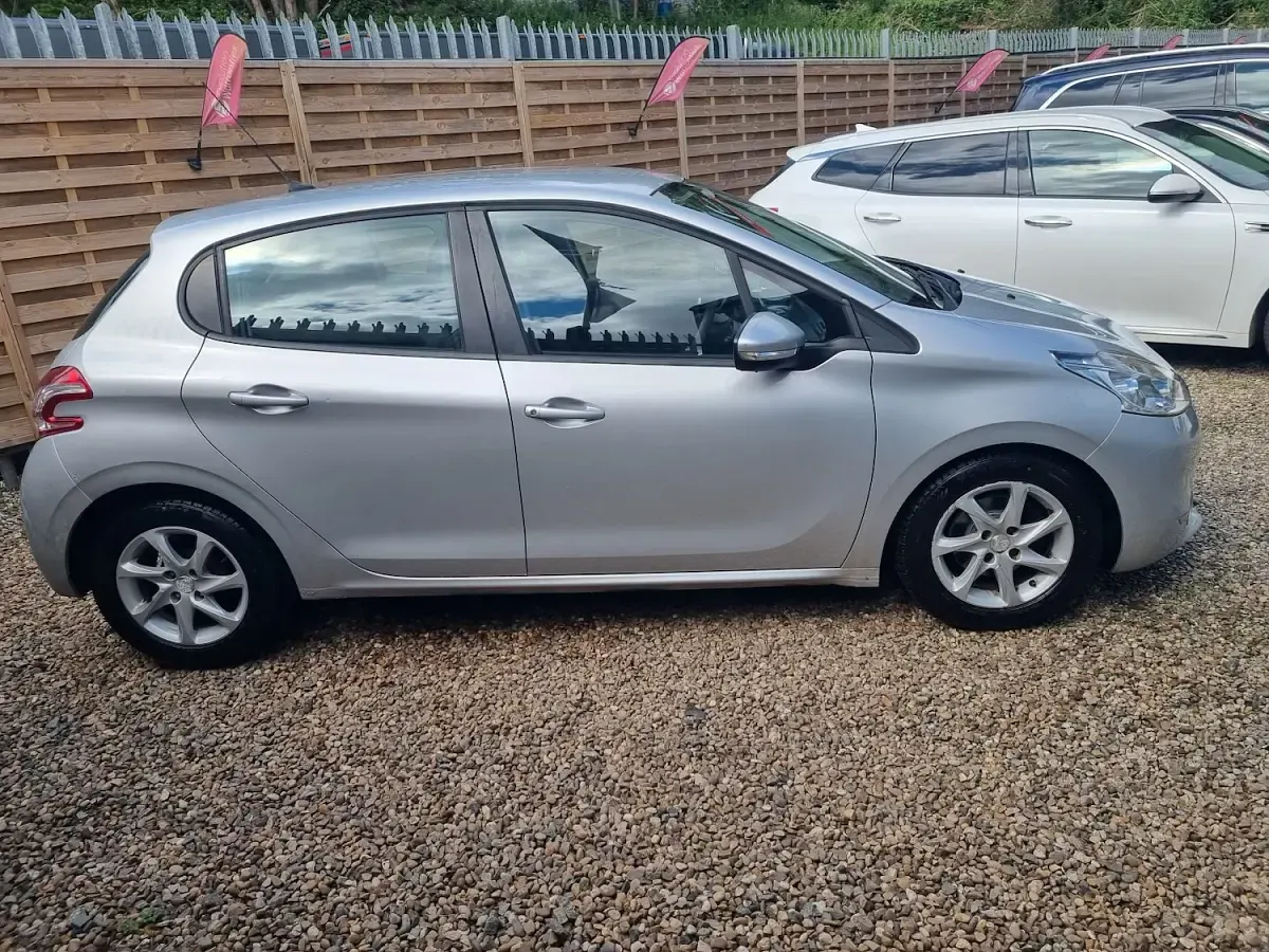 Used Peugeot 208 Active 2015 Silver Hatchback