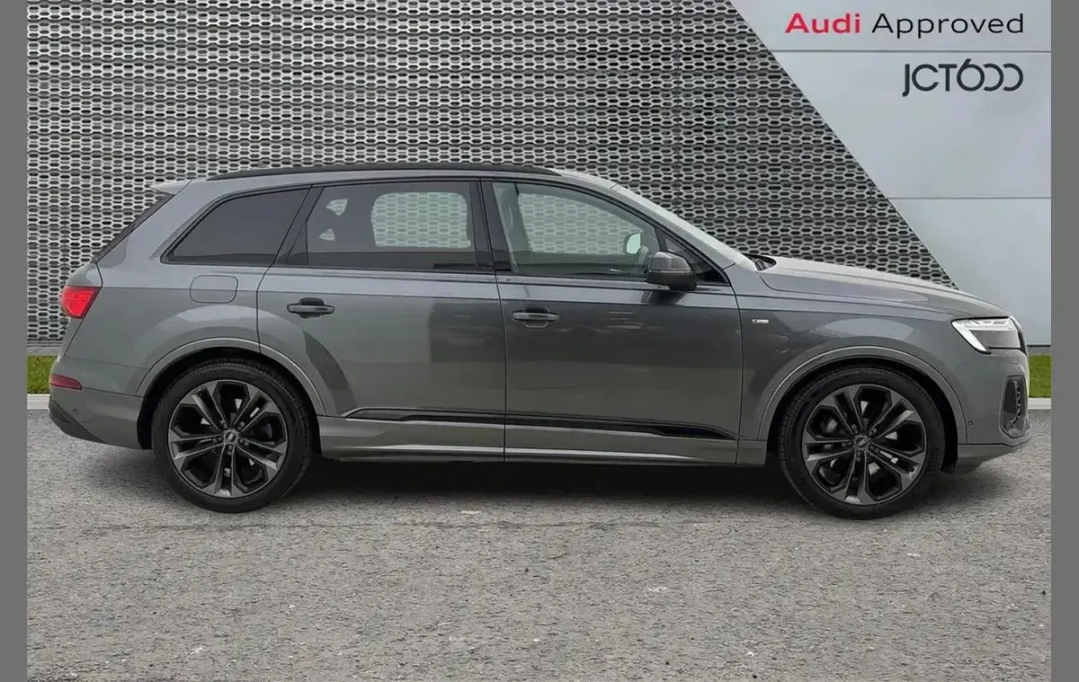Used Audi Q7 Black Edition 281 HP (206 kW) 2025 Grey SUV