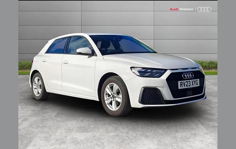 Used Audi A1 Design 94 HP (69 kW) 2023 White SUV