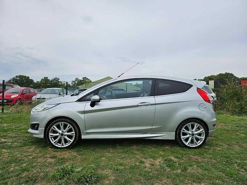 Silver Used 2015 Ford Fiesta Titanium Hatchback | £3,700 (Good price) - Image 1/4