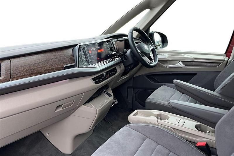 Used VW Multivan Style 150 HP (110 kW) 2025 Fortana red Van