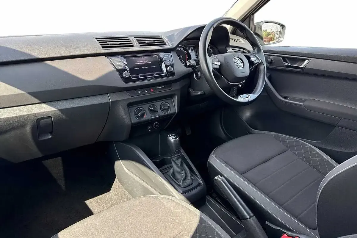 Used Skoda Fabia Colour Edition 70 HP (51 kW) 2021 Candy white black magic pearl effect Hatchback