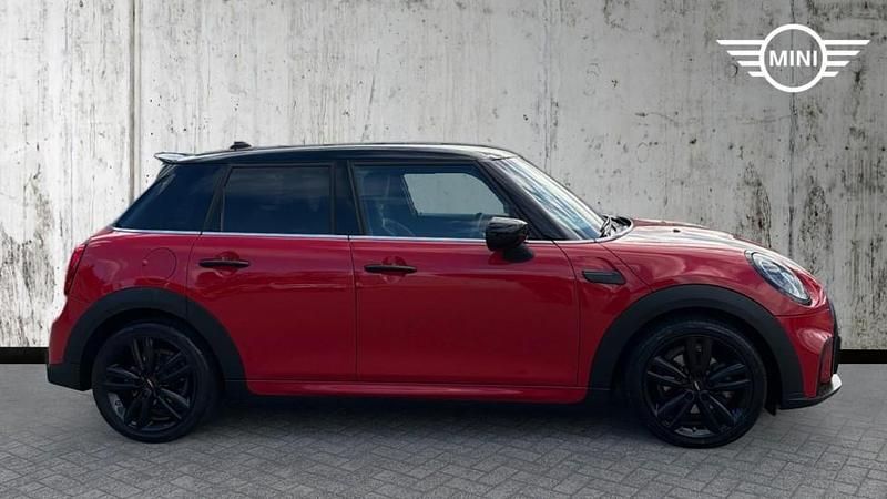 Used Mini Cooper Hatch 134 HP (98 kW) 2021 Red Hatchback
