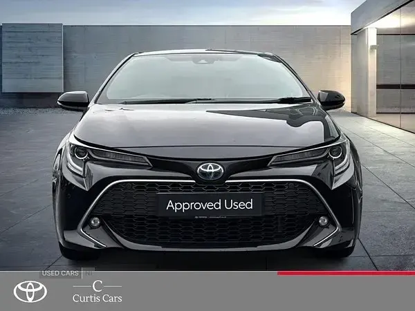 Begagnad Toyota Corolla 2021 Svart Halvkombi
