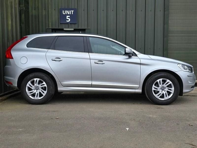Usado Volvo XC60 SE 190 HP (139 kW) 2017 Prateado SUV