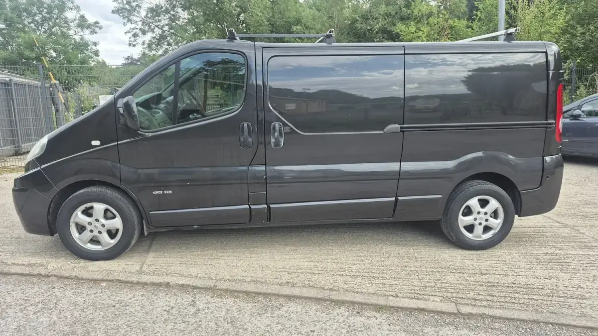 Used Renault Trafic 115 HP (84 kW) 2013 Black MPV