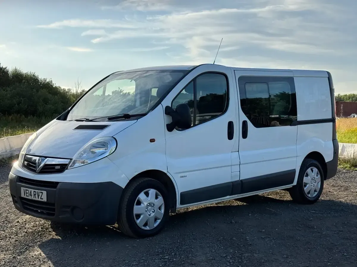Used Vauxhall Vivaro 115 HP (84 kW) 2014 White MPV