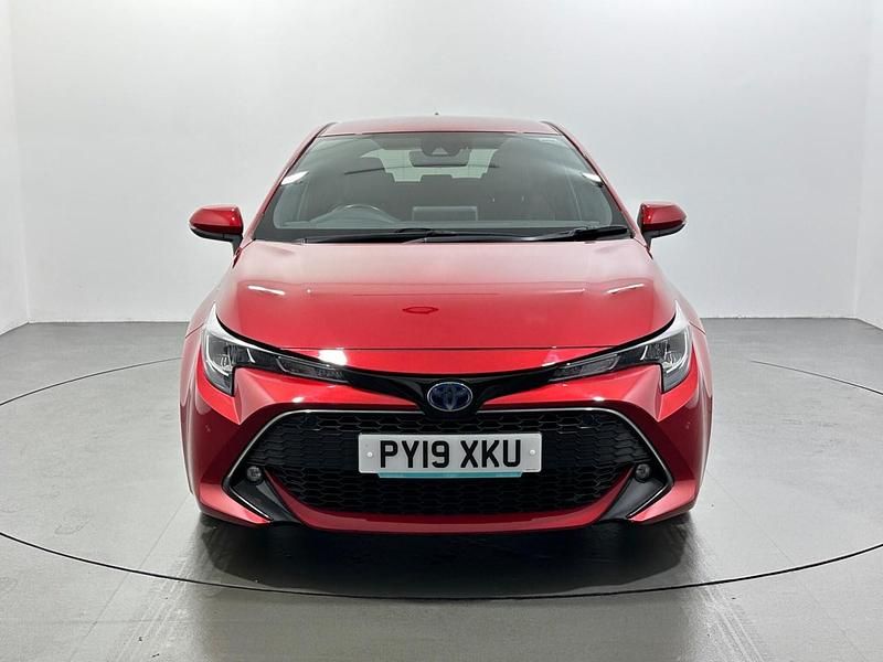 Used Toyota Corolla Design 184 HP (135 kW) 2019 Red Hatchback