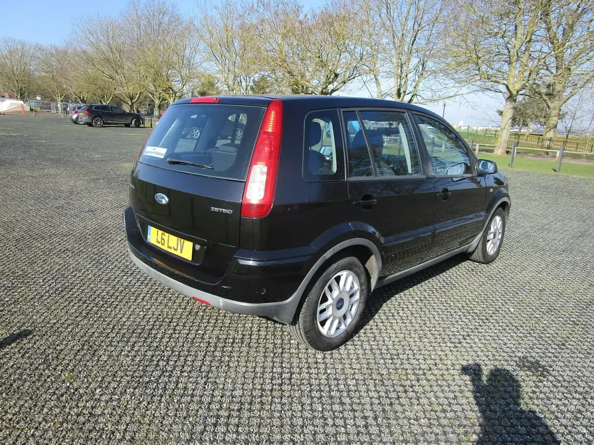 Used Ford Fusion Zetec 101 HP (74 kW) 2008 Black Hatchback
