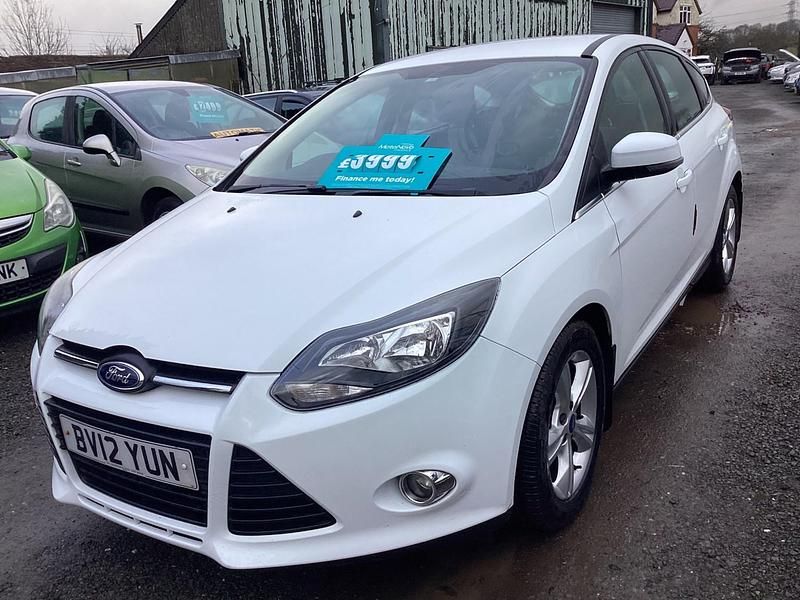 Used Ford Focus Zetec 2012 White Hatchback