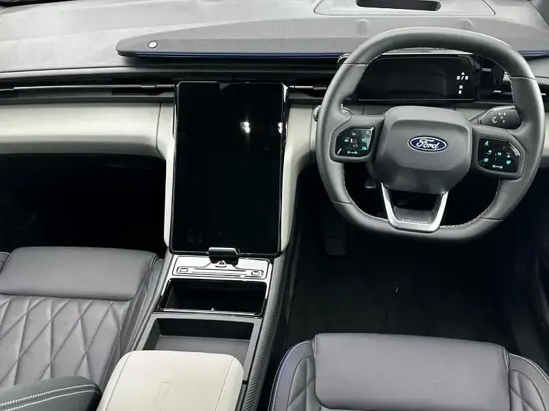 Begagnad Ford Explorer Premium 210 kW (286 HK) 2024 Grå SUV
