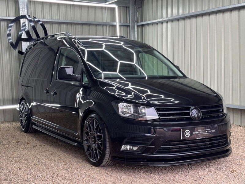 Black Used 2017 VW Caddy Maxi Highline MPV | £13,495 - Image 1/4