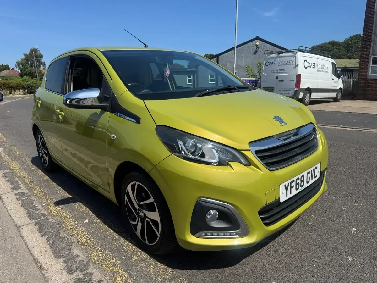 Used Peugeot 108 Collection 72 HP (52 kW) 2018 Green Hatchback