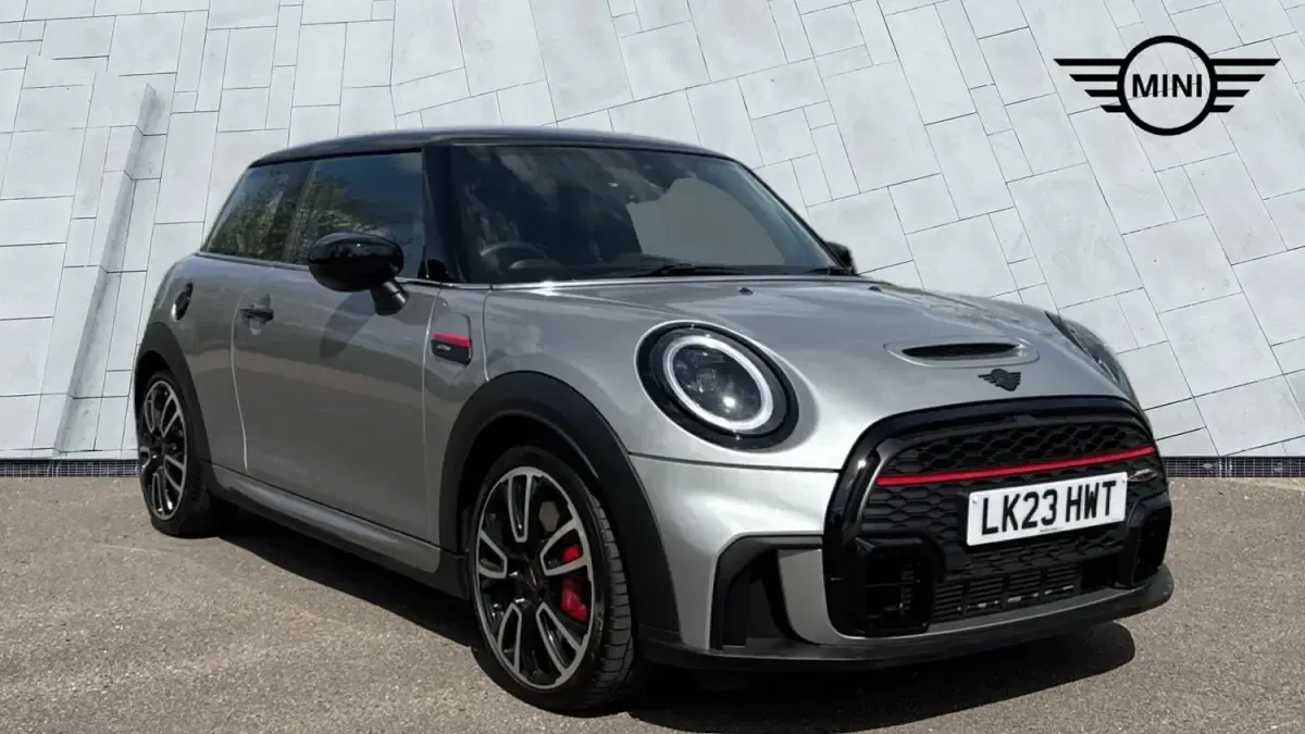 Begagnad Mini John Cooper Works Hatch 2023 Silver Halvkombi