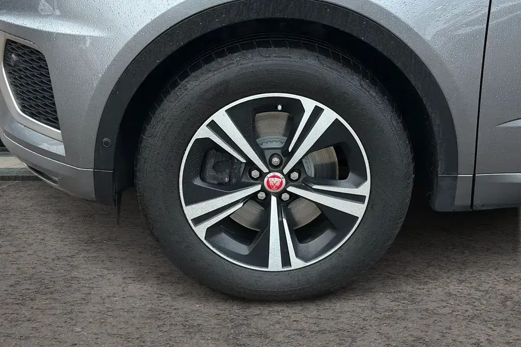 Usado Jaguar E-Pace R-Dynamic 163 HP (119 kW) 2021 Cinzento SUV