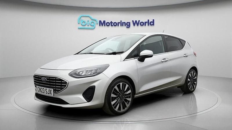 Usado Ford Fiesta Titanium X 125 HP (91 kW) 2023 Prateado Citadino