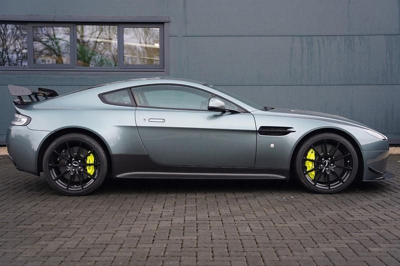 Used Aston Martin V12 Vantage 603 HP (443 kW) 2017 Green Coupe