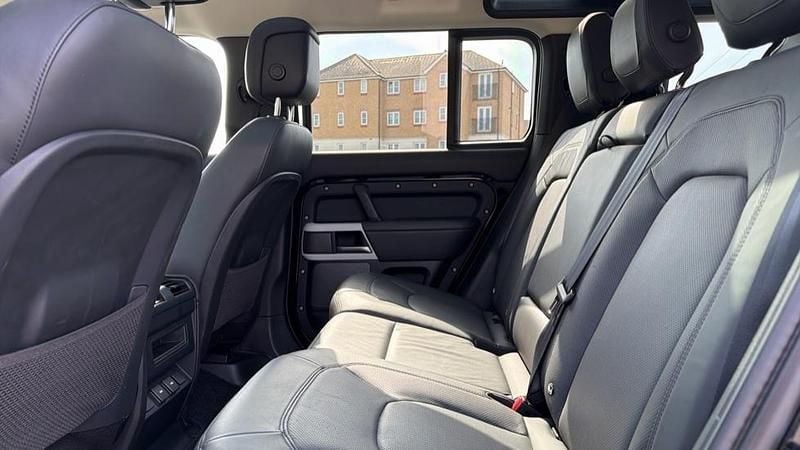 Used Land Rover Defender HSE 300 HP (220 kW) 2023 Black SUV