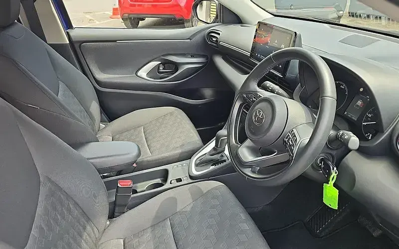 Used Toyota Yaris Play 116 HP (85 kW) 2024 Blue Hatchback