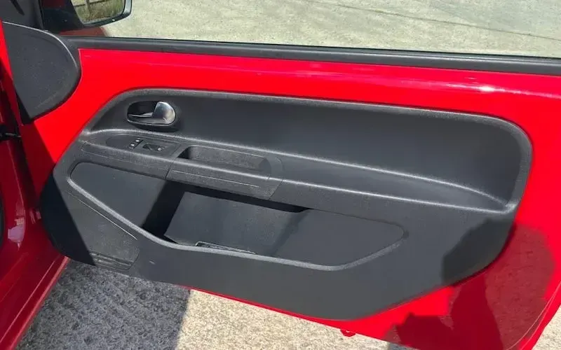 Used VW up! move up! 60 HP (44 kW) 2013 Red Hatchback