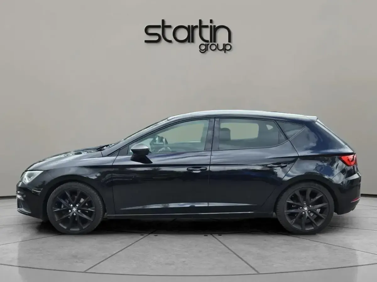 Begagnad Seat Leon Black Edition 128 HK (94 kW) 2019 Svart Halvkombi