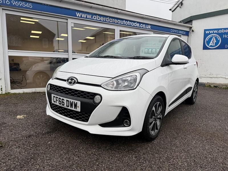 Used Hyundai i10 Premium SE 87 HP (63 kW) 2017 White Hatchback