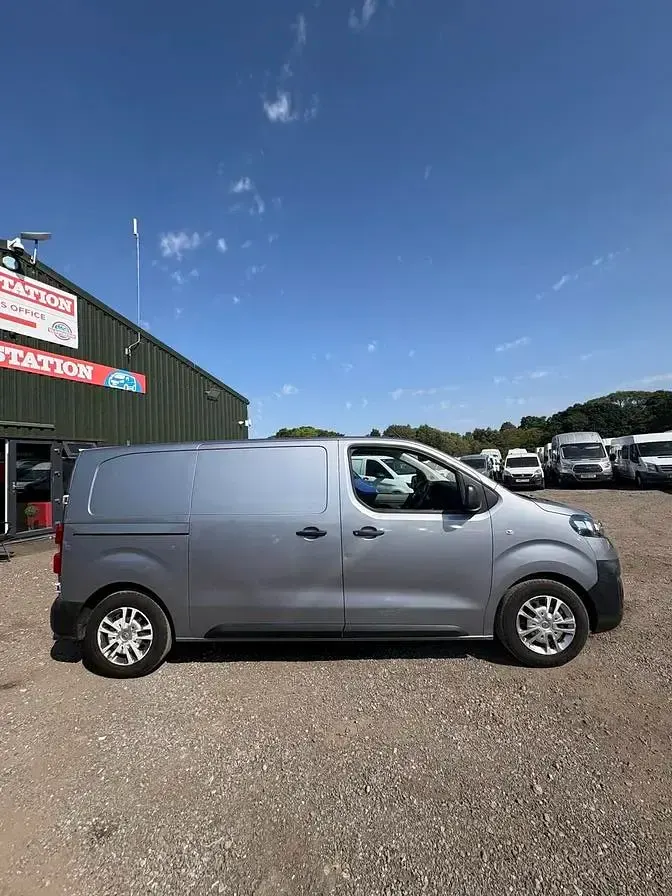 Used Vauxhall Vivaro 100 HP (73 kW) 2020 Grey MPV