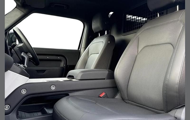 Used Land Rover Defender S 246 HP (180 kW) 2025 Black SUV